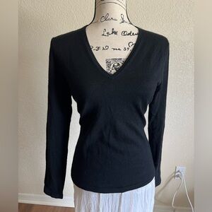 Neiman Marcus Black Long Sleeve V-Neck Cashmere Classic Luxury Top